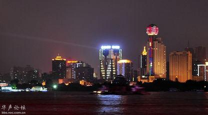 武汉江滩晚会爆料视频播放,现场火爆，观众热情高涨